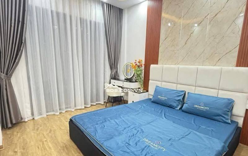Nhà Đẹp Thang Máy, Nguyễn Phúc Lai, Đống Đa 39/45m, 5 tầng, mt 3.5m, giá 12.6 tỷ