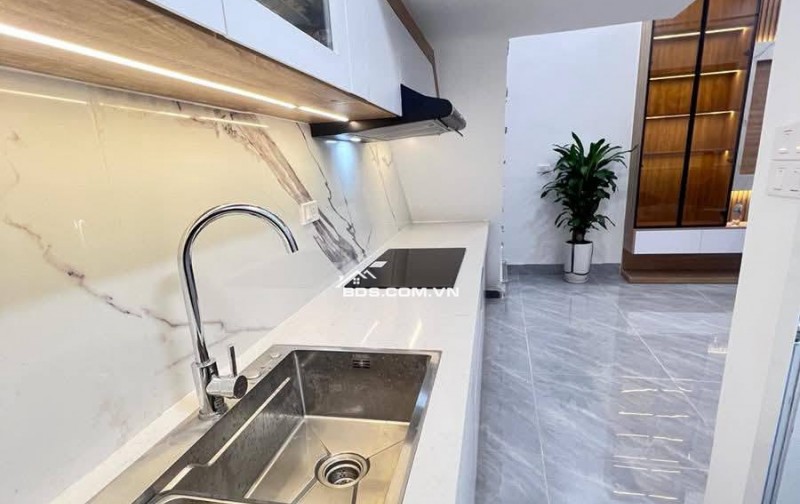 Nhà Đẹp Gần Phố, Tôn Đức Thắng, Đống Đa 30m, 5 tầng, mt 4.3m, giá 8.95 tỷ.