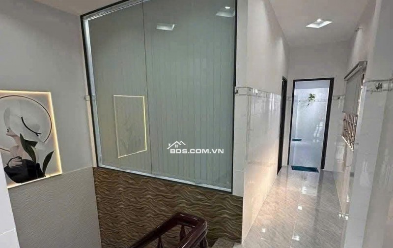 BÁN NHÀ MỚI 2 tầng KP1, Phường 6. Mỹ Tho. Vị trí đẹp - Có sân Đậu Ô tô.