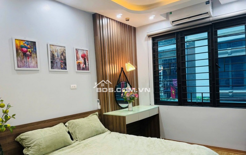 Nhà Đẹp Lô Góc, Thang Máy, Dòng Tiền, Đường Hoàng Mai 42/46m, 5 tầng, giá 12.8 tỷ.