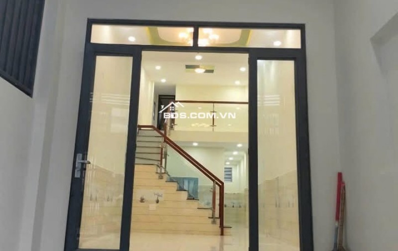 Gấp, gấp, bán nhà chính chủ 1ty800tr,dtich 3,7x17m2, đường Trần Thị Bốc, Hóc Môn