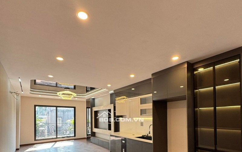 Bán Nhà Ô TÔ Trong Nhà, Hoàng Quốc Việt, Cầu Giấy 42m, 7 tầng, mt 4m, giá 23.2 tỷ.