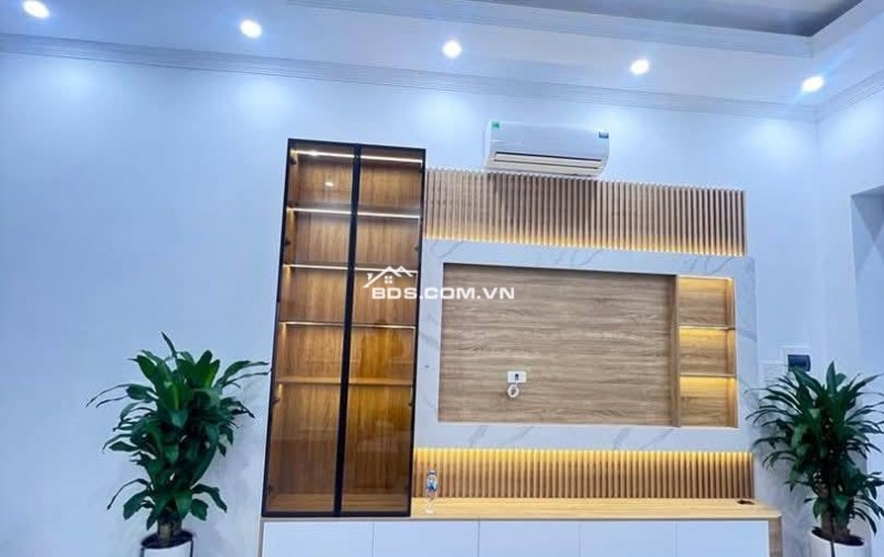 Nhà Đẹp Gần Phố, Tôn Đức Thắng, Đống Đa 30m, 5 tầng, mt 4.3m, giá 8.95 tỷ.