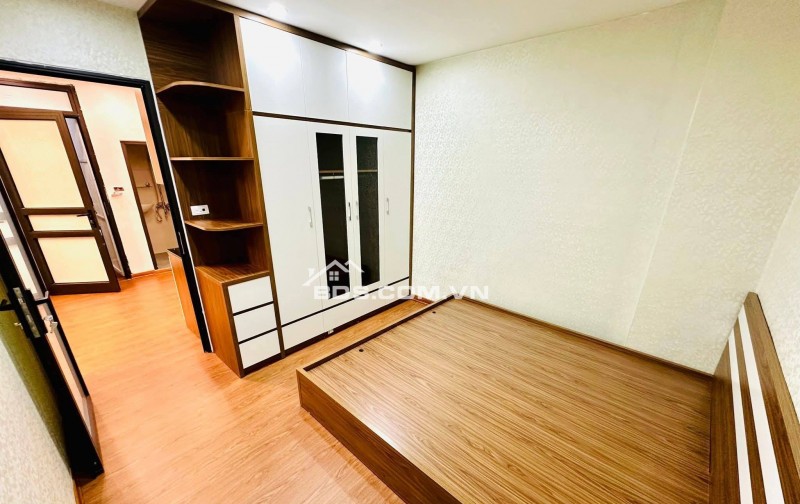 Bán Căn Chung Cư Mi Ni Đường Láng, Đống Đa 70m, tầng 1, giá 3.25 tỷ.