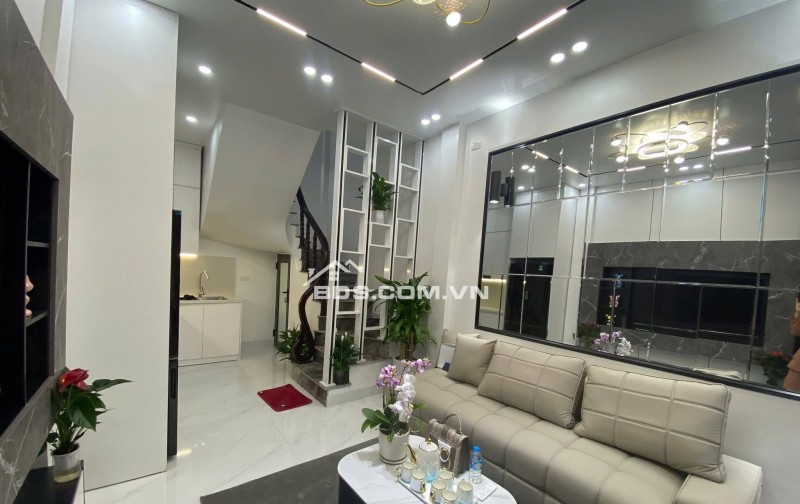 Nhà Đẹp Hồng Mai, Hai Bà Trưng 22/25m, 5 tầng, mt 3.2m, giá 6.5 tỷ.