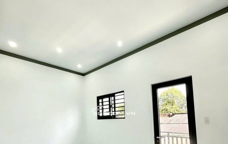 Nhà trệt lầu Thủ Dầu Một. Đường xe hơi thông. 3PN chỉ 2.49 tỷ. Sổ Hồng Riêng