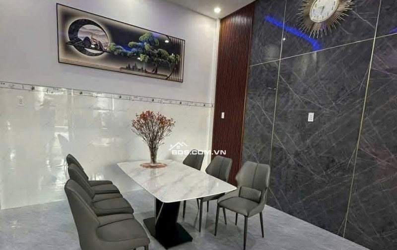 BÁN NHÀ MỚI 2 tầng KP1, Phường 6. Mỹ Tho. Vị trí đẹp - Có sân Đậu Ô tô.