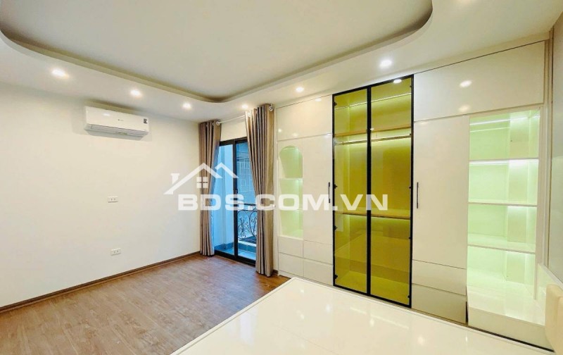 Nhà Đẹp Gần Phố, Duơng Văn Bé, Hai Bà Trưng 33/48m, 5 tầng, mt 4,9m, giá 8.45 tỷ.