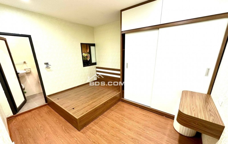 Bán Căn Chung Cư Mi Ni Đường Láng, Đống Đa 70m, tầng 1, giá 3.25 tỷ.