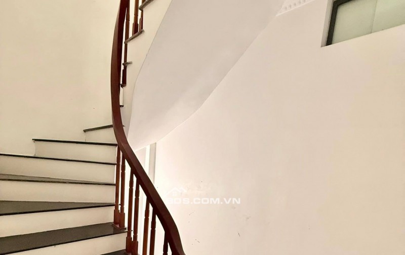 Nhà Đẹp Gần Đường Ô Tô Bạch Đằng, Hoàn Kiếm 31m, 5 tầng, mt 3.3m, giá 7.95 tỷ.