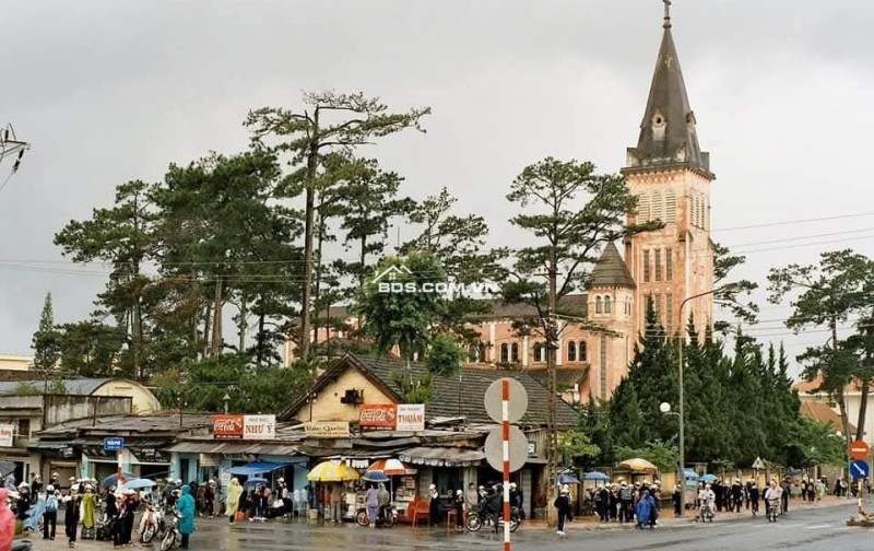 Bán Nhà riêng tại đường Nhà Chung P3 TP Đà Lạt .Sau Nhà Thờ Con Gà ,đường oto