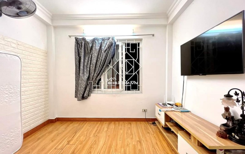 Chinh chủ cho thuê nguyên căn mới 4 tầng x 18m, phố Hoàng Hoa Thám, full nội thất