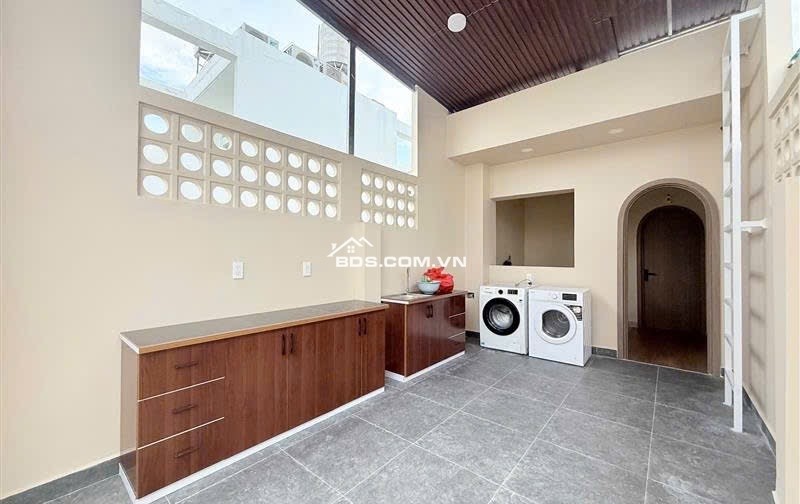 CHDV. Cần bán bờ kè Hoàng Sa hẻm thông dòng tiền 50tr/1 tháng