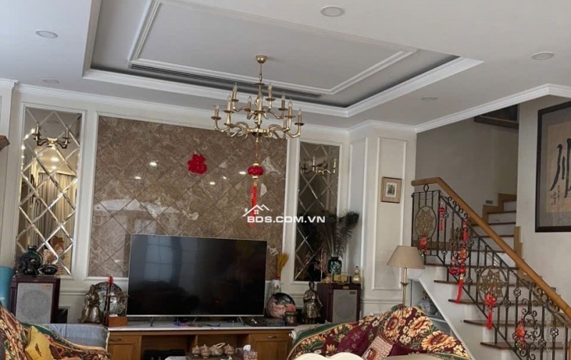 Biệt Thự 5 Tầng• Khu City Land Q7• 220m2(10x22)• Có Hầm • Thang Máy• 6PN• 8WC• Khu Compound