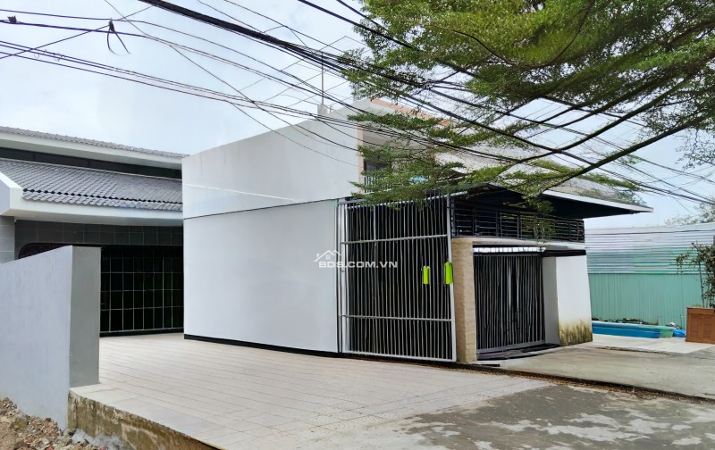  BÁN NHÀ 2 TẦNG MẶT TIỀN – PHẠM NHƯ XƯƠNG, ĐIỆN THẮNG BẮC, ĐIỆN BÀN  96m² (8x12m) – 2 nhà liền kề, tạo không gian cực kỳ rộng rãi  Giá: 4 tỷ