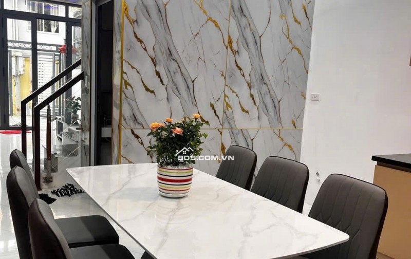 Nhà 1 trệt 1 lầu thành phố mới bình dương sát chợ Phú Chánh