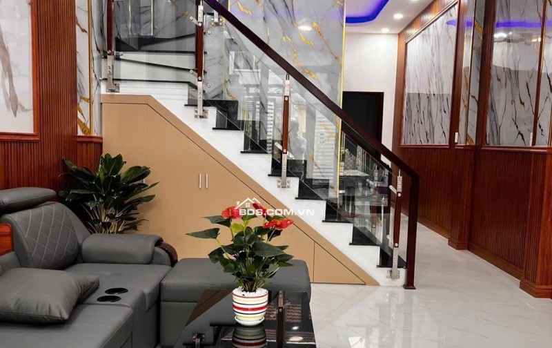 Nhà 1 trệt 1 lầu thành phố mới bình dương sát chợ Phú Chánh