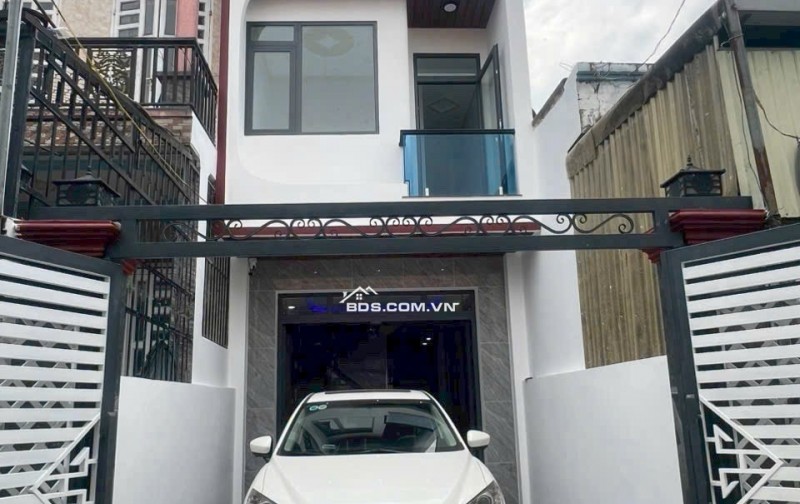 Nhà 1 trệt 1 lầu thành phố mới bình dương sát chợ Phú Chánh