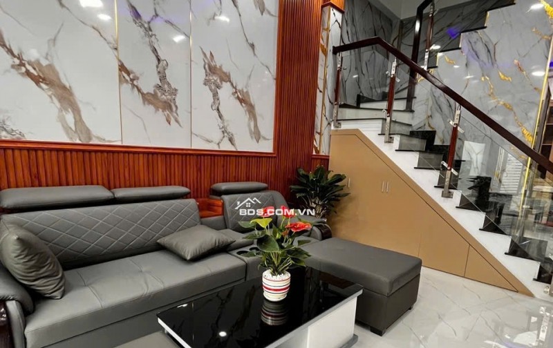 Nhà 1 trệt 1 lầu thành phố mới bình dương sát chợ Phú Chánh