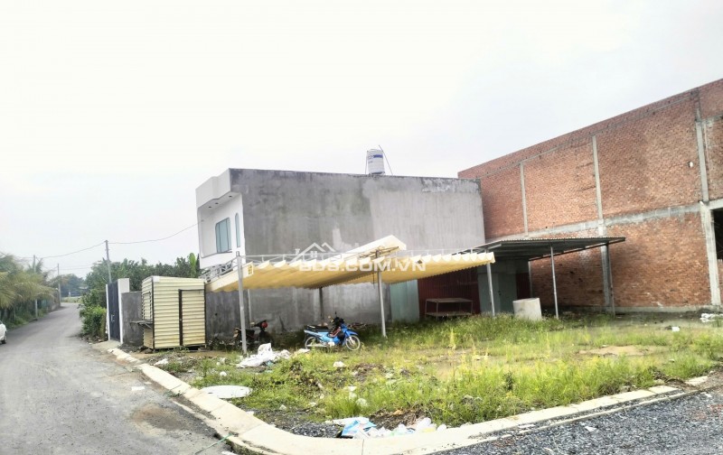 Chính chủ cần bán 2 lô đất nền khu nhà ở Long Vân Bình Lợi