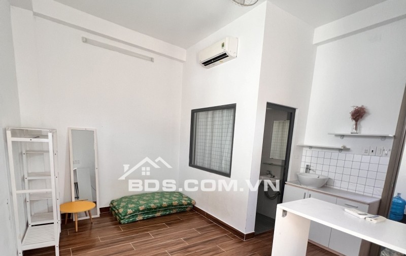 Gần hẻm xe hơi - giáp MT Cách Mạng Tháng 8 - thu 35tr/th - 5 tầng - chỉ 6 tỷ 99