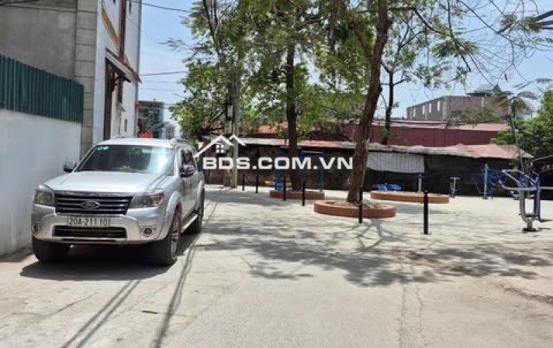 Nhà mặt phố ô tô tránh, mới xây xong, kinh doanh sầm uất, tiềm năng tăng giá tốt.