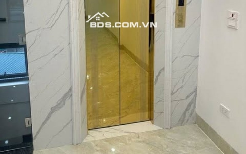 Nhà mặt phố ô tô tránh, mới xây xong, kinh doanh sầm uất, tiềm năng tăng giá tốt.