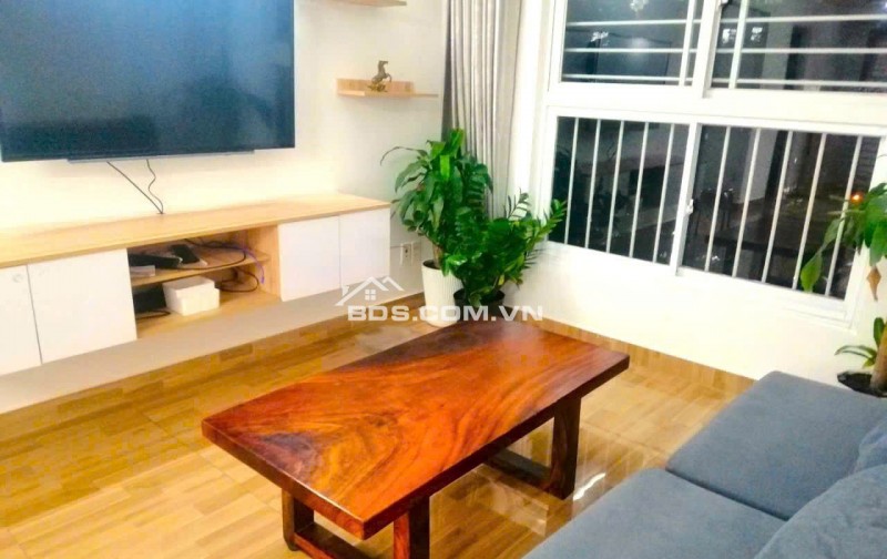 Cho thuê chung cư Võ Thị Sáu, Q3: 90m2, 2p ngủ, 1wc, Nội thất, 10tr5/th