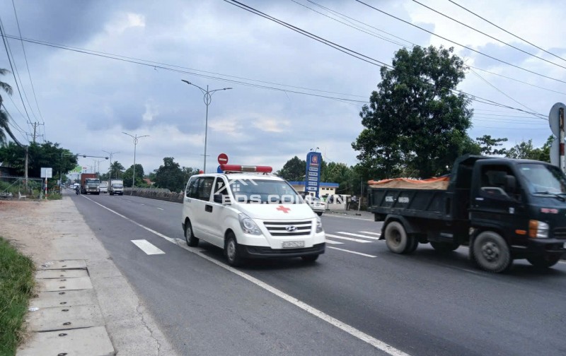 Ngay sát QL1A. Cách Cầu Rượu Tiền Giang 300m. Bán rẻ 3 lô đất THỔ CƯ liền kề Hơn 900m2.