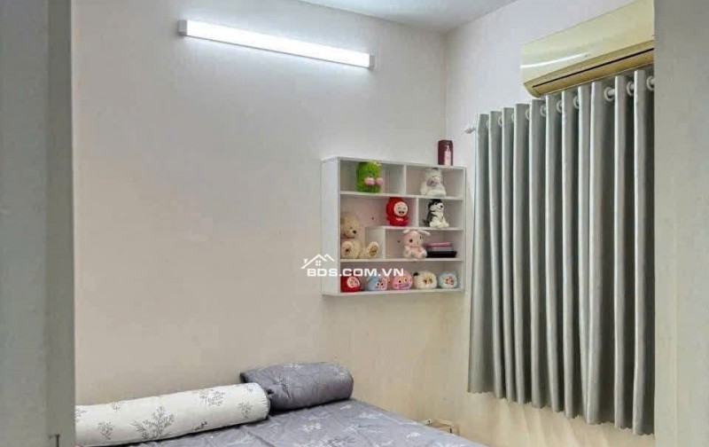 Căn hộ Nam Kỳ Khởi Nghĩa, Q3, 90m2, 2PN, Tolet, Nội thất đủ, 10tr5/tháng.