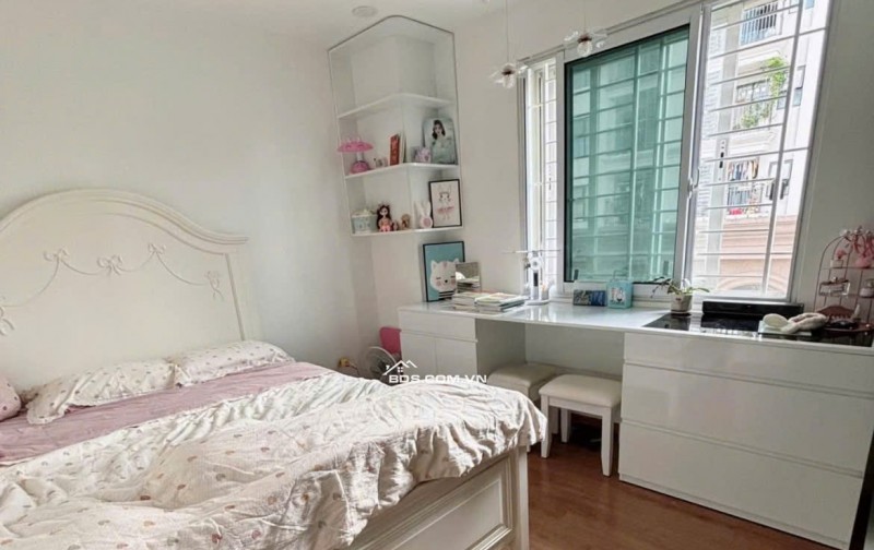 C/c Oriental Plaza, TP, 110m2, Căn Góc, 3PN, 2WC, Nội thất, giá 15tr5/th