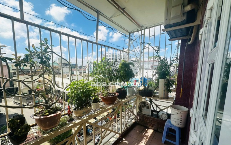 C/c Phó Cơ Điều, Căn Góc, Q11, 130m2, 3PN, 2WC, Nội thất, 10tr/tháng.