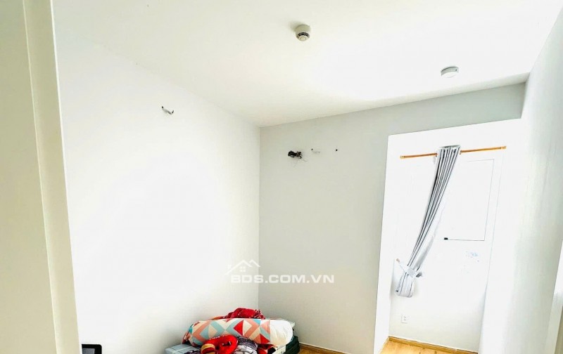 Giá 12tr/th, The Useful (The Era) Lạc Long Quân, TB, 107m2, 3PN, 2WC.