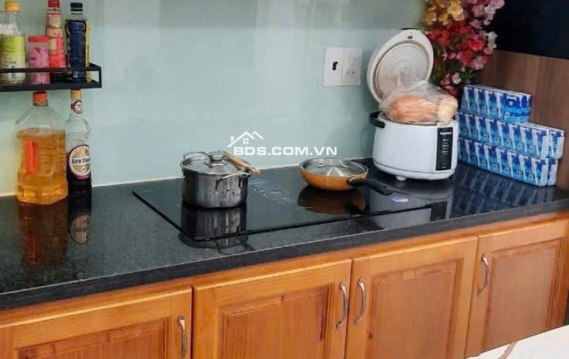 Căn hộ Nam Kỳ Khởi Nghĩa, 97m2, 2 Phòng ngủ, 1 Tolet, 11tr/th. Thang Bộ.