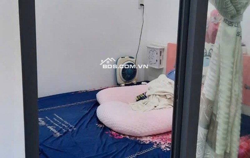 Căn hộ Nam Kỳ Khởi Nghĩa, 97m2, 2 Phòng ngủ, 1 Tolet, 11tr/th. Thang Bộ.