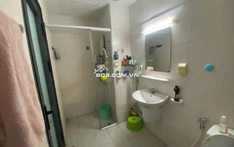 Căn hộ Nam Kỳ Khởi Nghĩa, 97m2, 2 Phòng ngủ, 1 Tolet, 11tr/th. Thang Bộ.