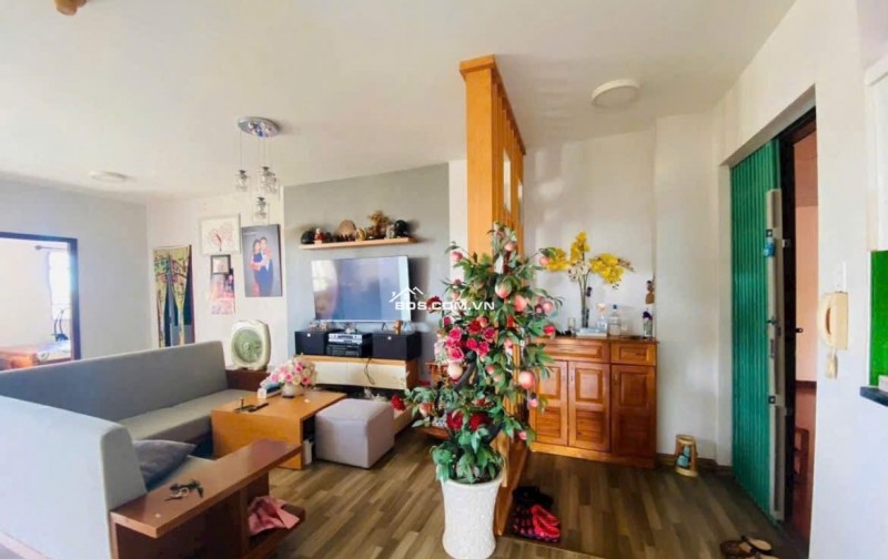 Chung cư Nam Kỳ Khởi Nghĩa, Q3, 97m2, Thang Bộ, 2PN, Tolet 11tr/tháng.