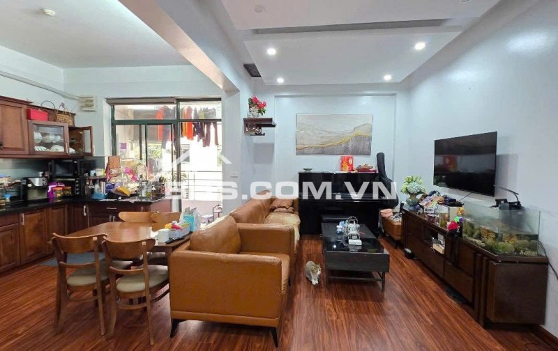 C/c Phó Cơ Điều, Căn Góc, Q11, 130m2, 3PN, 2WC, Nội thất, 10tr/tháng.