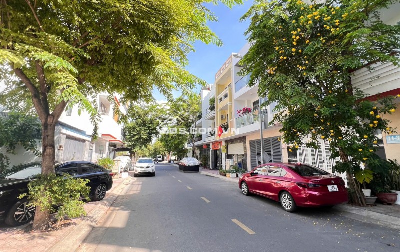 Nhà 3 Tầng Mới Hiện Đại Có Thang Máy Tiện Nghi Trong Khu Đô Thị Văn Minh Ở Nha Trang.