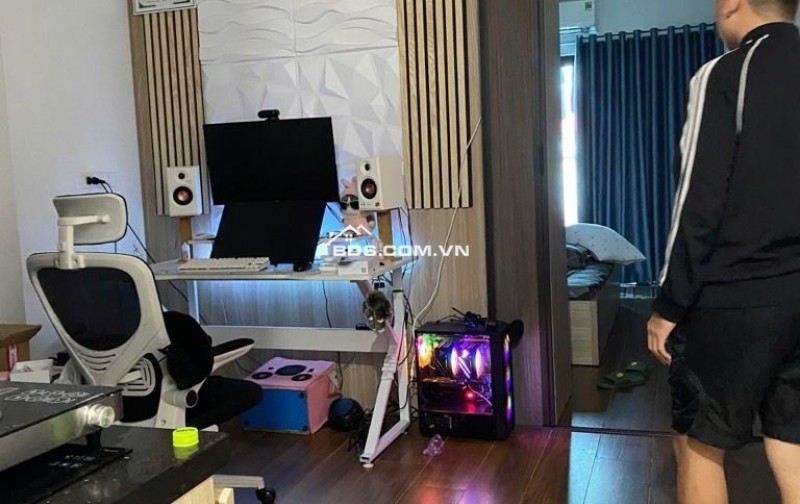 Ô TÔ LÙI CỬA - THOÁNG TRƯỚC SAU - CÁCH PHỐ 10M - 6 TẦNG THANG MÁY - 8 PHÒNG VÍP - 500 TRIỆU/1Năm