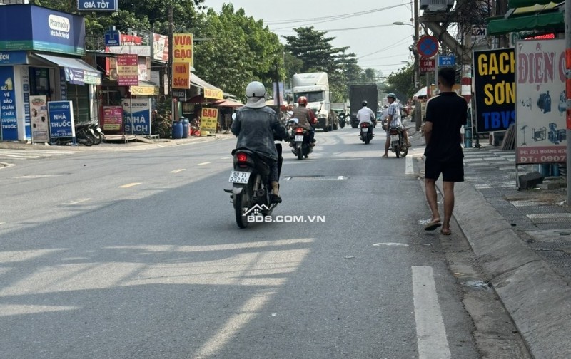 NHÀ HIẾM 2 MẶT ĐƯỜNG TRƯỚC-SAU, NGANG 6M, DT: 94M2 HXH HOÀNG HỮU NAM,,QUẬN 9 CHỈ 5TỶ5.