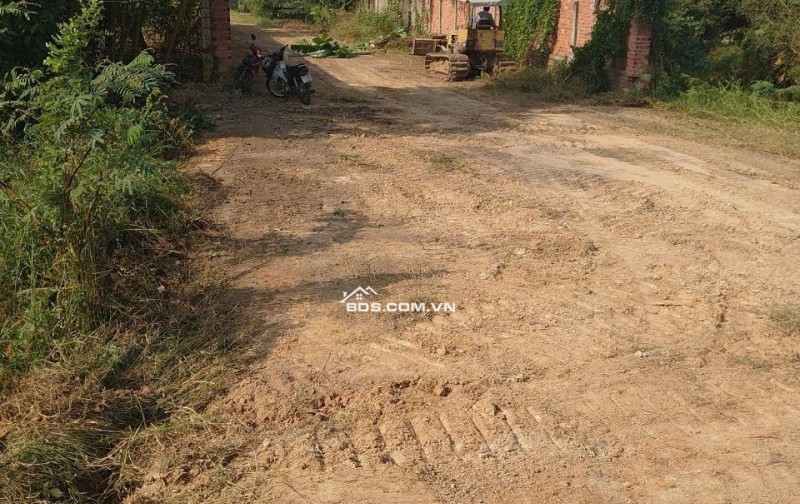 Đất Long An diện tích 11168.3 m² giá siêu hời. Vị trí đất nằm tại mặt đường Quốc Lộ 62.