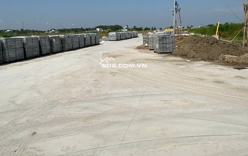 625tr là sở hữu nền 90m2 vỉa hè 5m. Ngân hàng hỗ trợ 80% ân hạn 18T