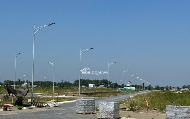 625tr là sở hữu nền 90m2 vỉa hè 5m. Ngân hàng hỗ trợ 80% ân hạn 18T