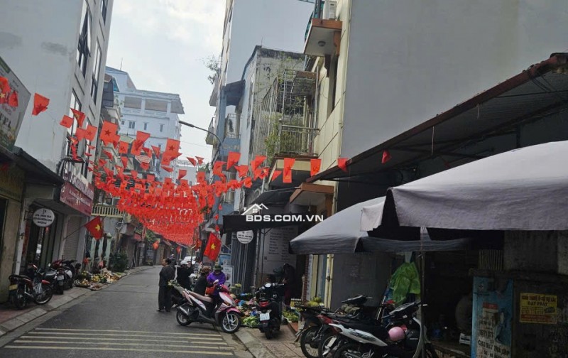 BÁN ĐẤT TẶNG NHÀ, DT 86M2, MT 4,5M, GIÁ 16.9 TỶ, LIÊN HỆ: 0965091176.