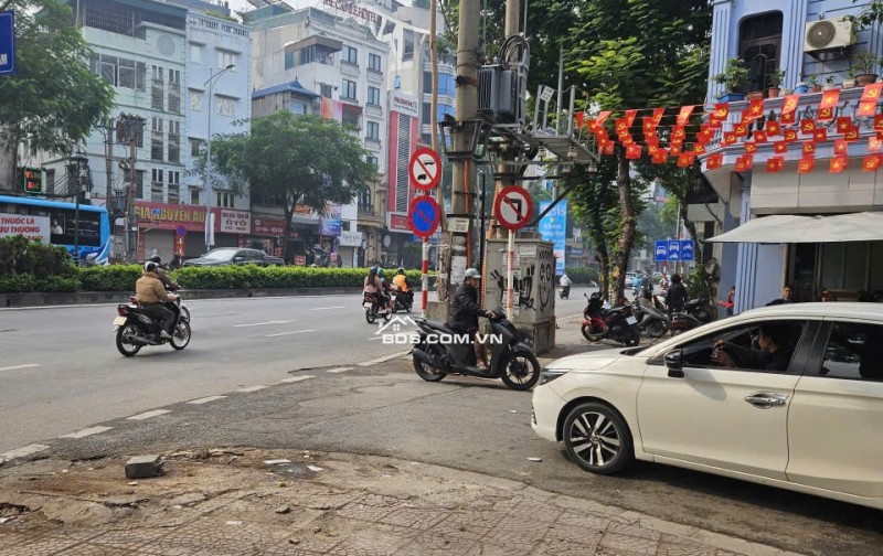 BÁN ĐẤT TẶNG NHÀ, DT 86M2, MT 4,5M, GIÁ 16.9 TỶ, LIÊN HỆ: 0965091176.