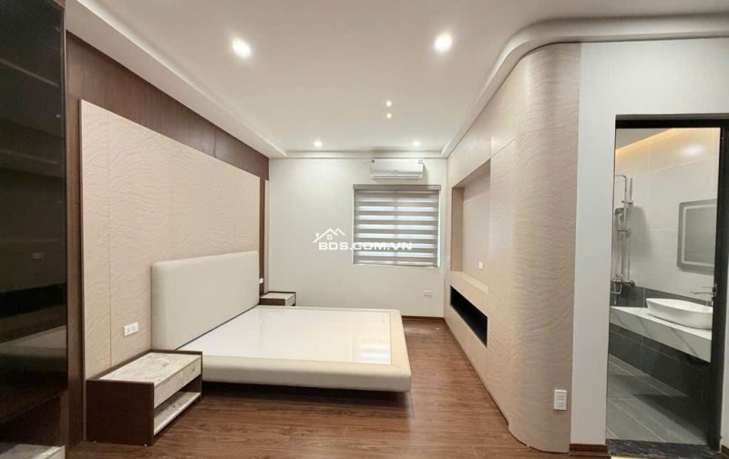 BÁN NHÀ GIẢI PHÓNG - LÔ GÓC - 3 MẶT THOÁNG - THANG MÁY - KINH DOANH  NGÕ THÔNG Ô TÔ VÀO NHÀ ‍‍ 73M   21.8 TỶ