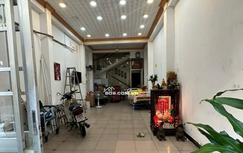 Cần cho thuê gấp mặt bằng tại vị trí đắc địa ngay trung tâm Quận 1, thích hợp kinh doanh