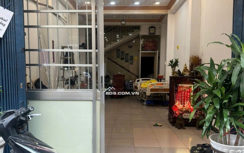 Cần cho thuê gấp mặt bằng tại vị trí đắc địa ngay trung tâm Quận 1, thích hợp kinh doanh