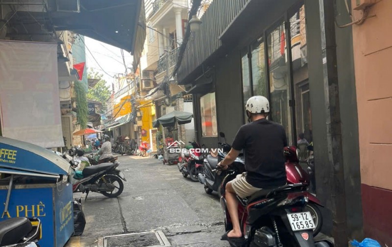 Cần cho thuê gấp mặt bằng tại vị trí đắc địa ngay trung tâm Quận 1, thích hợp kinh doanh